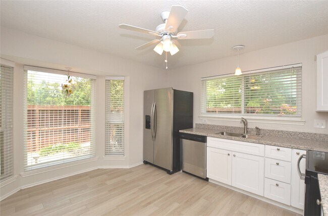 Building Photo - 703 Flower Field Ct