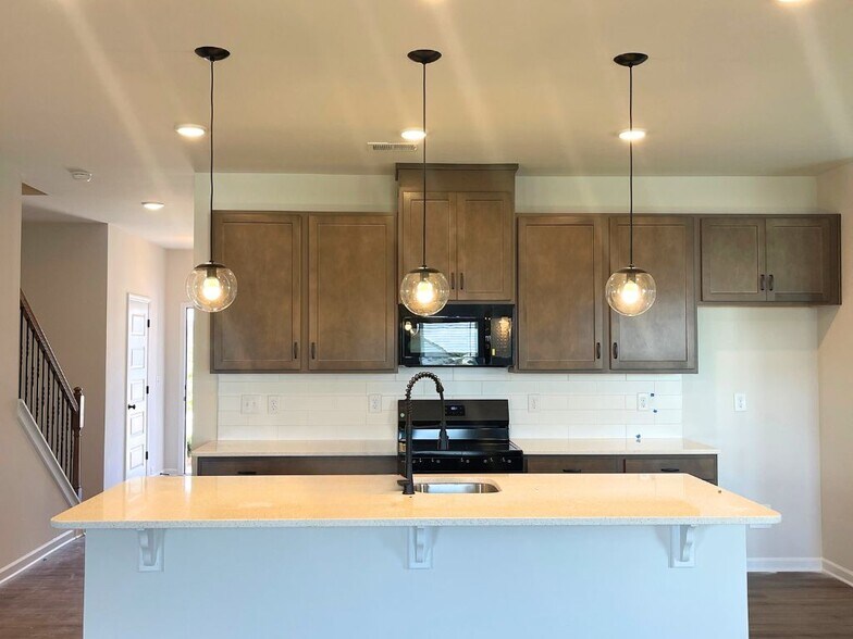 Building Photo - 708 Shetland Trl