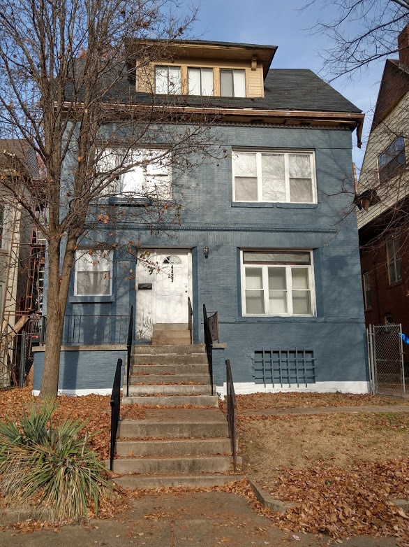 front of building - 4425 Enright Ave