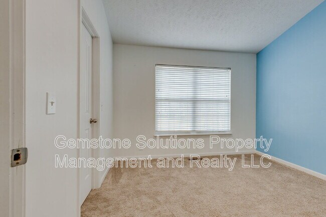 Building Photo - 1303 Vermont Ct