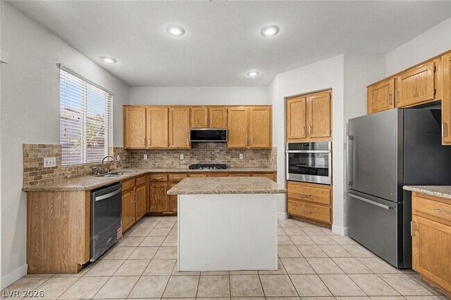 Building Photo - 571 Kavanagh Pl