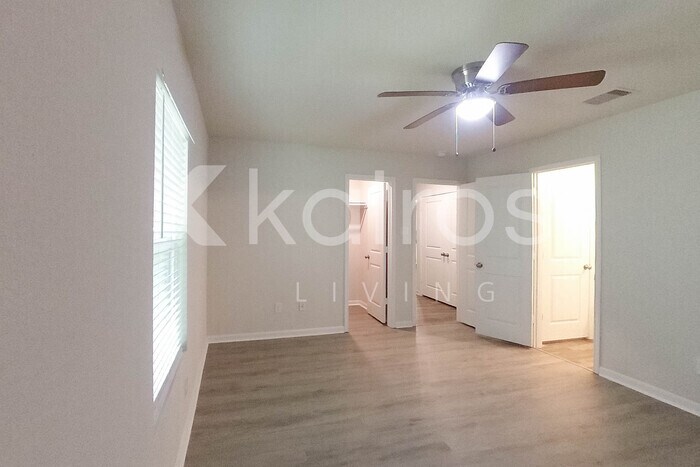 Building Photo - 204 Wild Oak