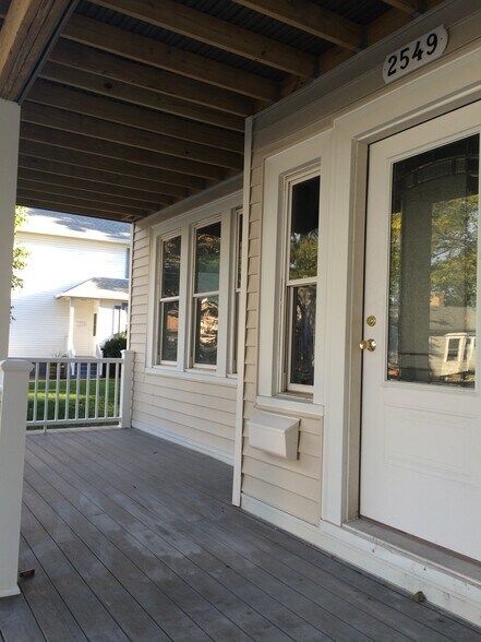 Building Photo - 2547 S Shore Dr