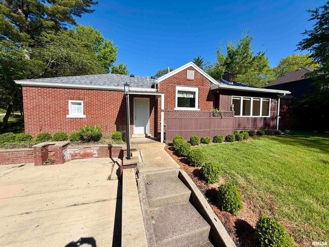 Building Photo - 136 E Hazel Dell Ln