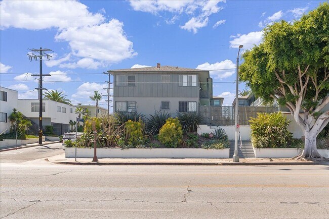 Building Photo - 3504 W Florence Ave