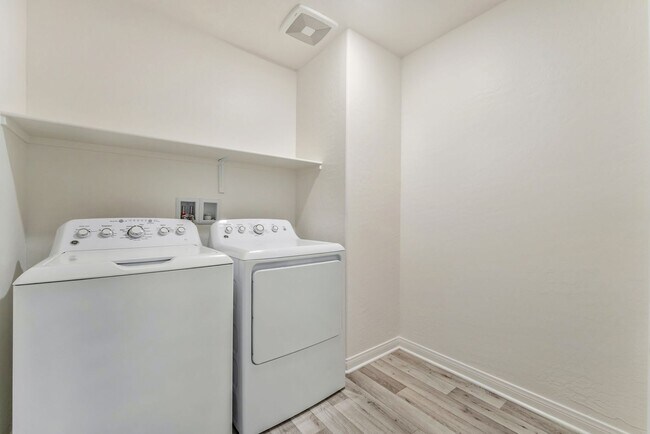 Building Photo - 6844 Toros St