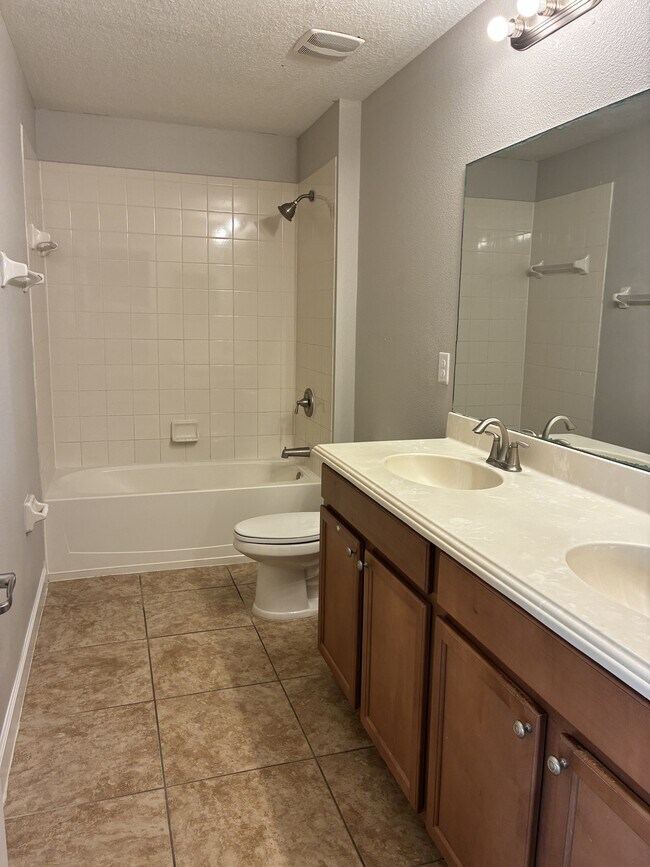 Building Photo - 3201 Bayflower Ave