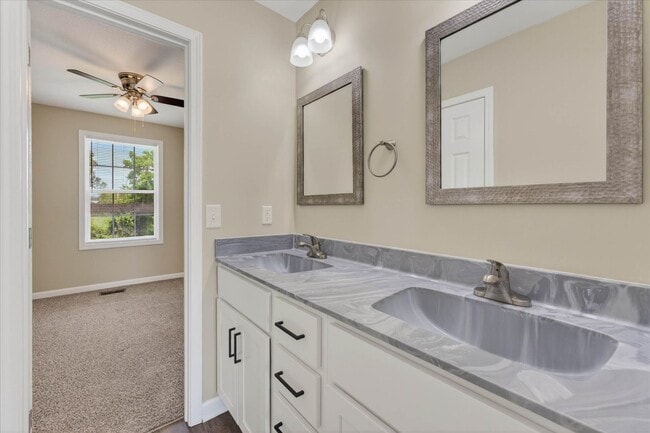 Building Photo - Pet Friendly Two Bedroom!