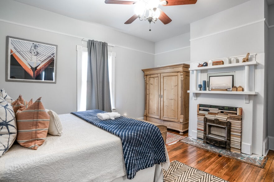 Building Photo - 1433 Desoto Ave SW