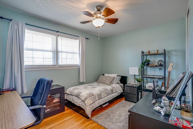 Building Photo - Gorgeous single-family home close to Belvo...
