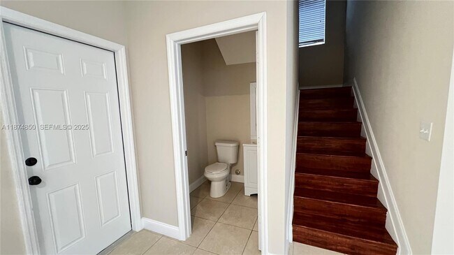 Building Photo - 370 NE 34th Ave