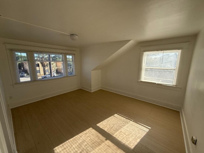 Building Photo - 563 San Francisco Ave