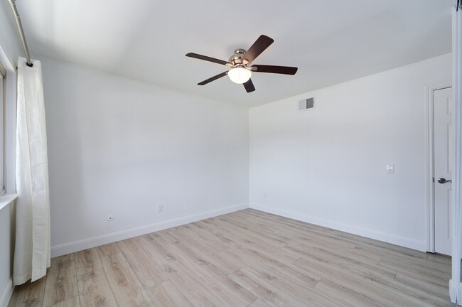 Building Photo - 28955 Oak Creek Ln