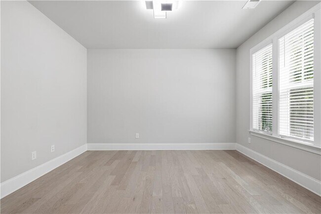 Building Photo - 781 Belerose Ln