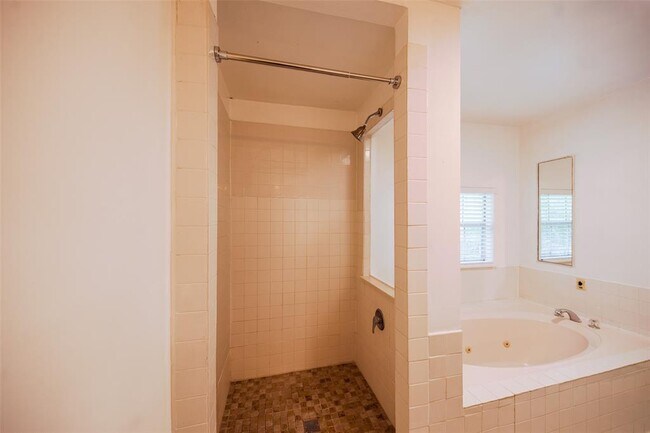 Building Photo - 2238 Willow Point Dr