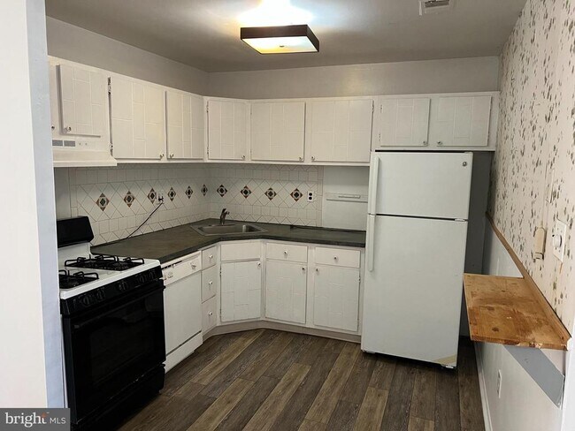 Building Photo - 9926 Haldeman Ave