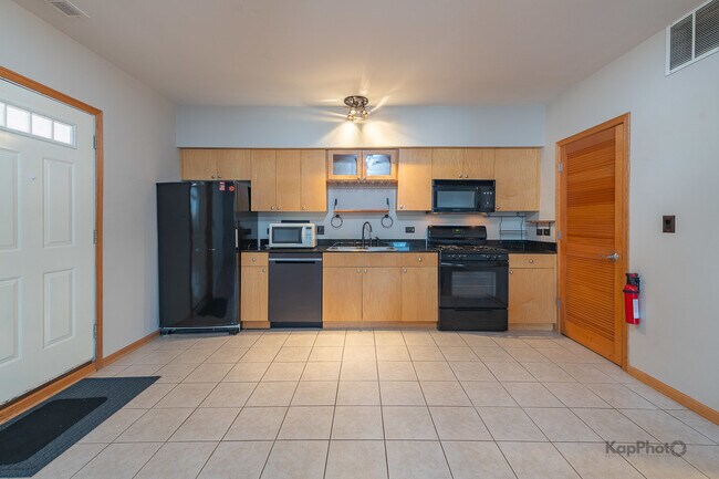 Building Photo - 519 S Maplewood Ave
