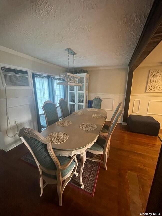 Building Photo - 2679 Lexington Ave