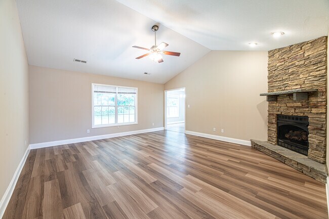 Building Photo - 637 Marston Ln