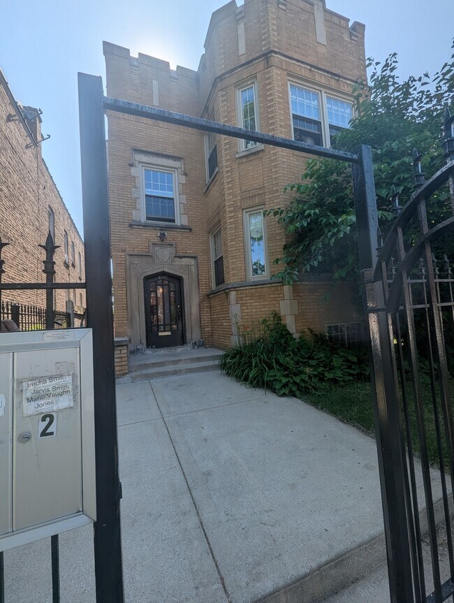 Building Photo - 8105 S Green St