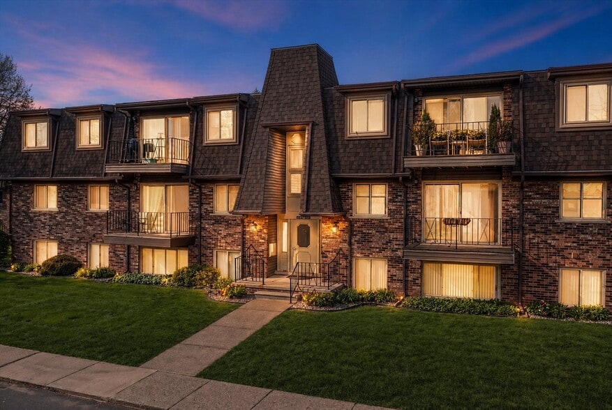 Building Photo - 218 Riviera Dr