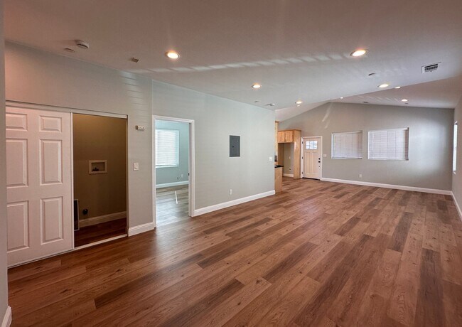 Building Photo - 02636