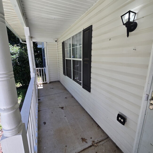 Building Photo - "Charming 4-Bed Oasis with Granite Countertops on Pebble Creek Drive, McDonough!"