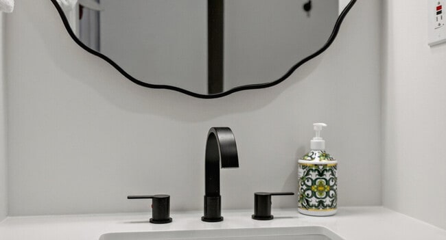 Building Photo - 3590 Water St NW