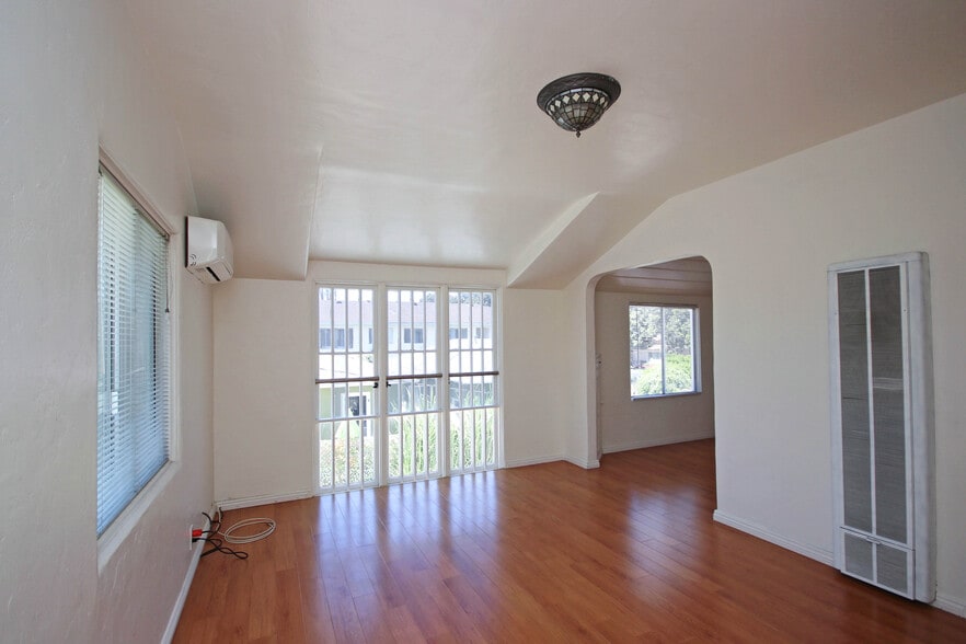 Building Photo - 409 N Monterey St