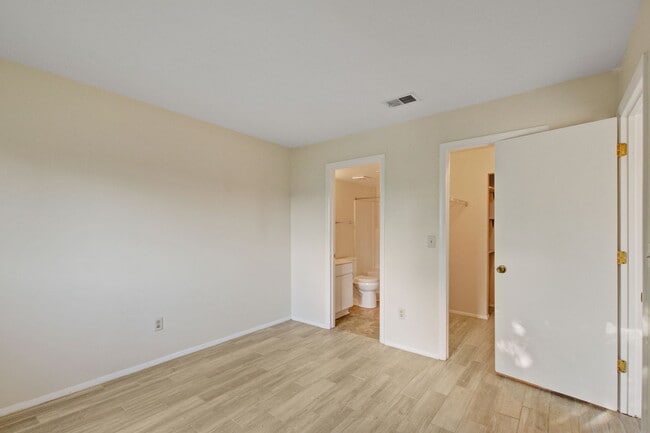 Building Photo - 2186 Bees Ferry Rd