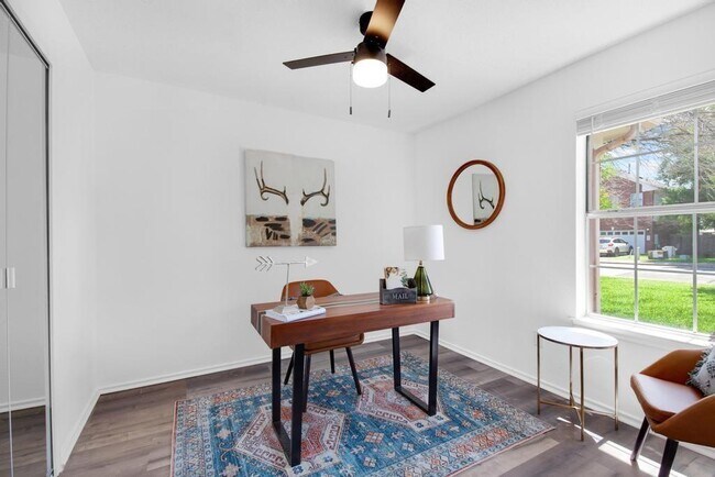 Building Photo - 2203 Lexfield Ln