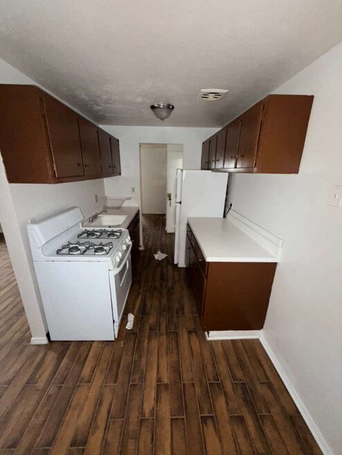 Building Photo - 14815 Euclid Ave