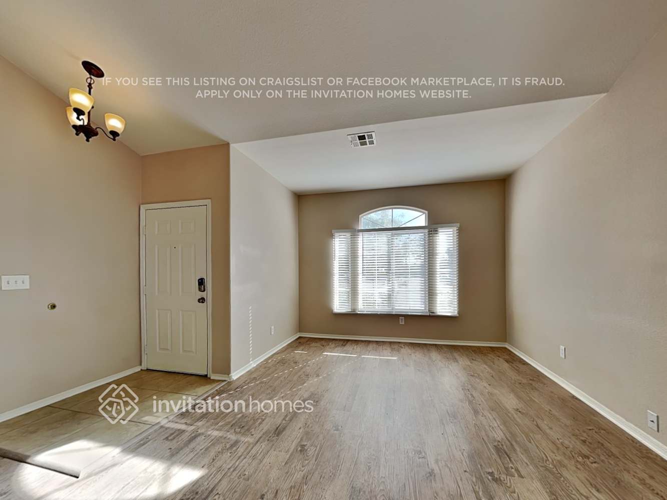 Building Photo - 2424 Carolina Ct