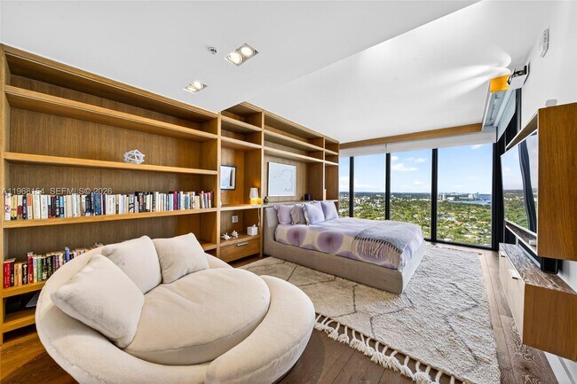 Building Photo - 601 NE 36th St