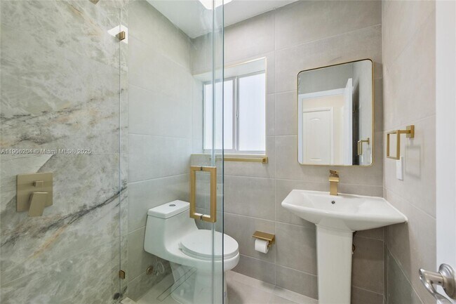 Building Photo - 1510 Coolidge St