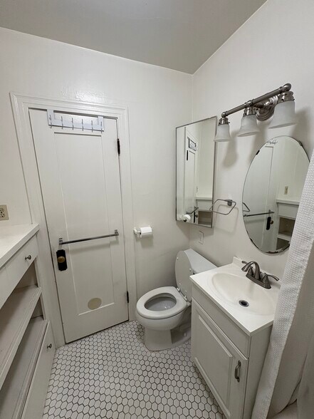Building Photo - 674 Echo Park Ave