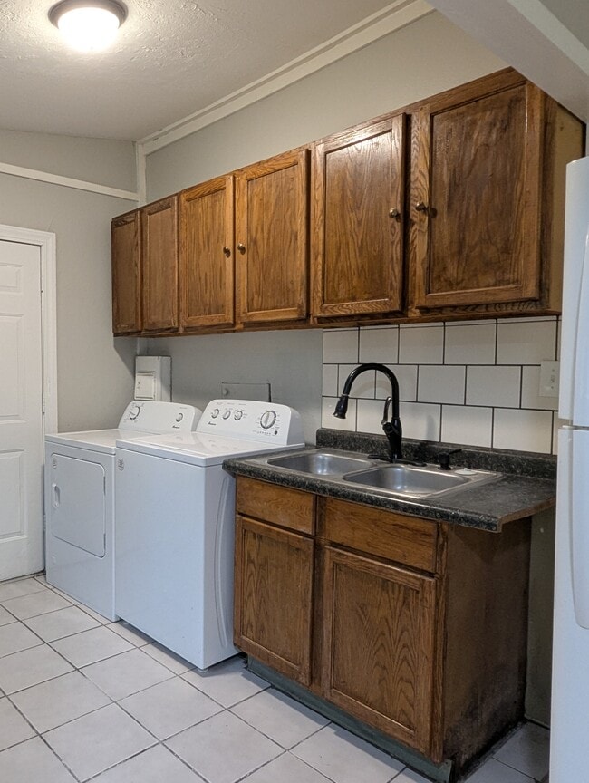 Building Photo - 2704 Cameron Ave