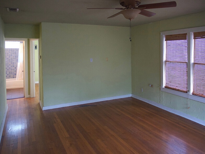 Building Photo - 208 N 8th St