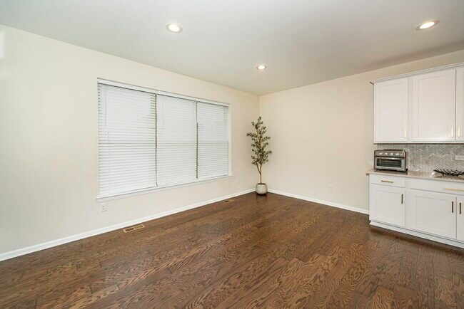 Building Photo - 50236 Amberwood Rd