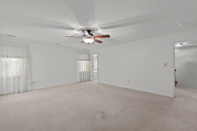 Building Photo - Your Dream Home Awaits!