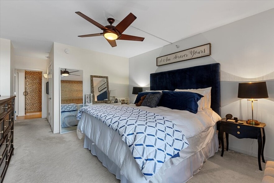 Building Photo - 807 Davis St