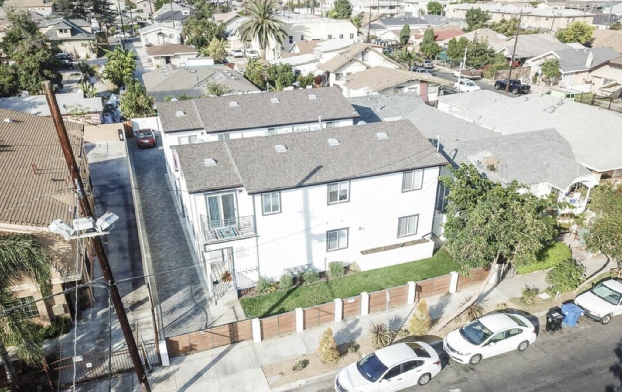 Building Photo - 1121 W 39th Pl