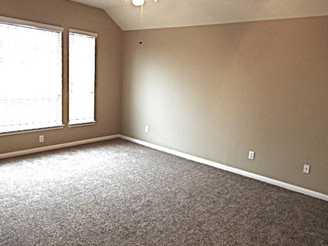 Building Photo - 3523 Pine Valley Dr