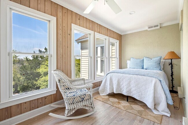 Building Photo - 64 Tradewind Ct