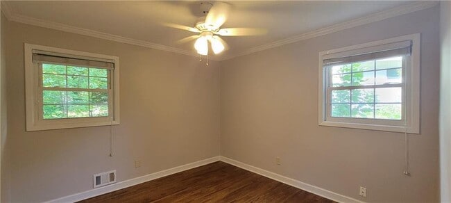 Building Photo - 2497 Wentworth Dr NE