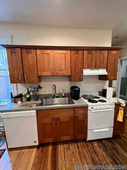 Building Photo - 883 Huntington Ave