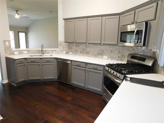 Building Photo - 651 Columbine Ave