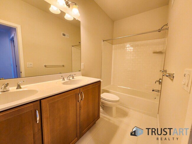 Building Photo - 3 bed/2bath condo house in Fishtown