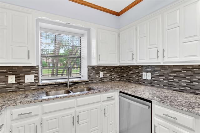 Building Photo - 918 Green Brook Dr