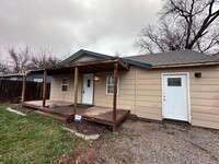 Building Photo - $950- 3 bed 1 bath - Single Family Home wi...